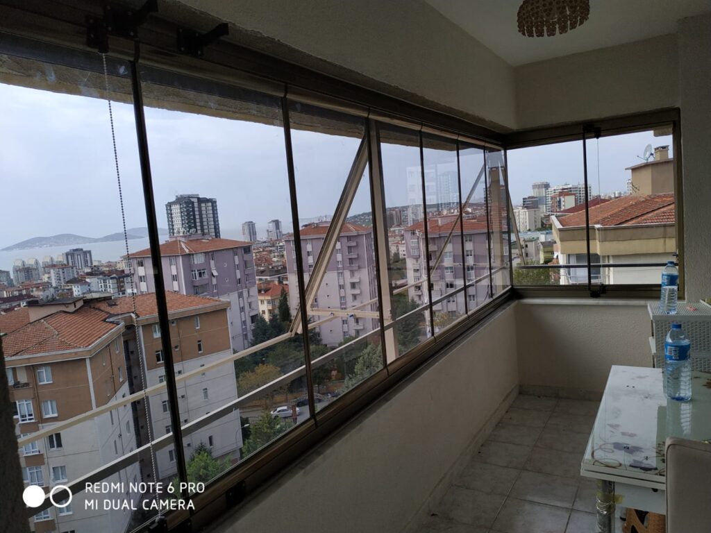 balcon inchis cu sticla